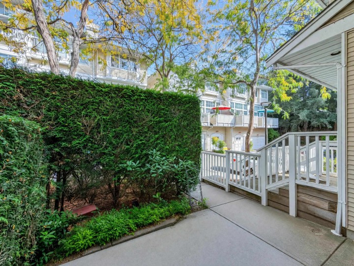 Photo 4 at 4 - 3592 Whitney Place, Champlain Heights, Vancouver East