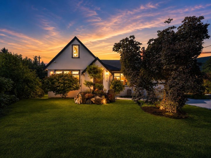 Photo 1 at 3975 Highland Boulevard, Forest Hills NV, North Vancouver