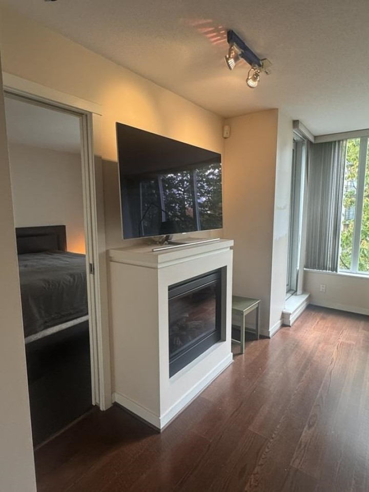 Photo 2 at 406 - 1010 Richards Street, Yaletown, Vancouver West
