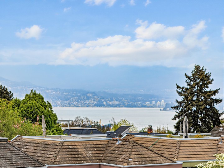 Photo 2 at 4555 W 9th Avenue, Point Grey, Vancouver West