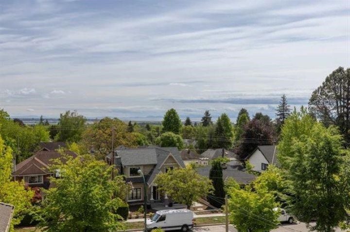 Photo 3 at 2 - 5061 Blenheim Street, Dunbar, Vancouver West