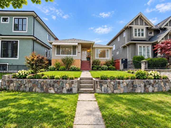 Photo 2 at 1621 E 58th Avenue, Fraserview VE, Vancouver East