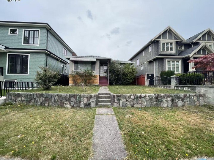 Photo 3 at 1621 E 58th Avenue, Fraserview VE, Vancouver East