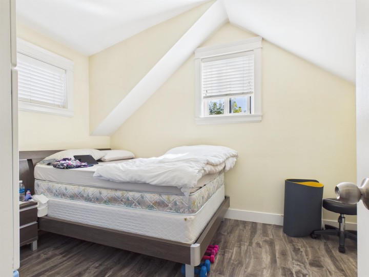 Photo 12 at 426 E 63 Avenue, South Vancouver, Vancouver East