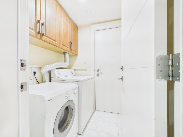 Photo 7 at 426 E 63 Avenue, South Vancouver, Vancouver East