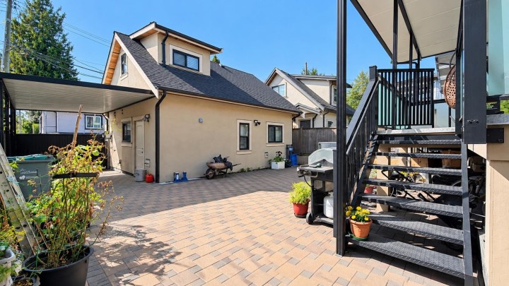 Photo 3 at 426 E 63 Avenue, South Vancouver, Vancouver East