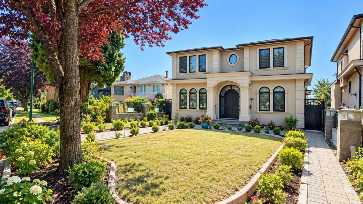Photo 1 at 426 E 63 Avenue, South Vancouver, Vancouver East