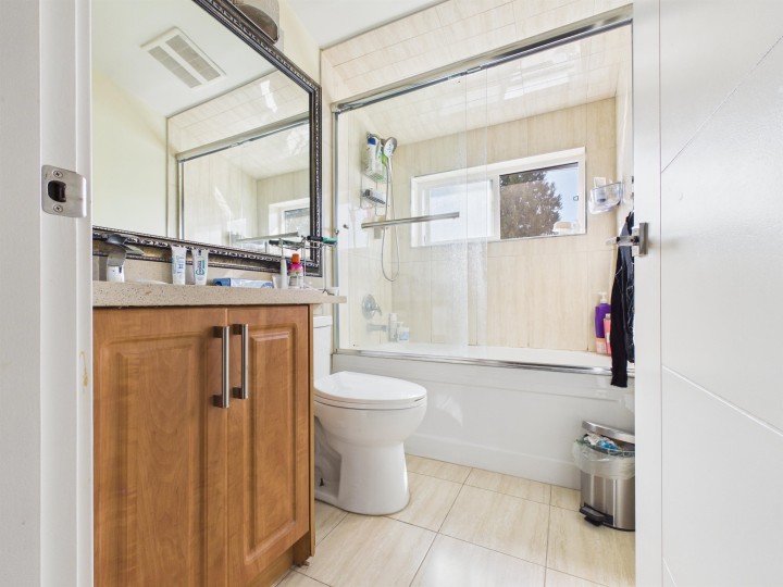 Photo 11 at 426 E 63 Avenue, South Vancouver, Vancouver East