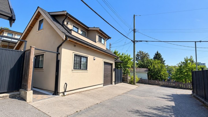 Photo 4 at 426 E 63 Avenue, South Vancouver, Vancouver East