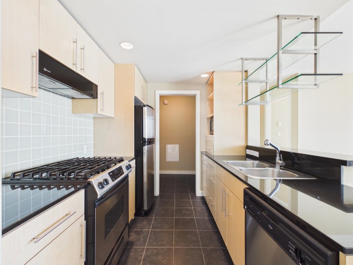 Photo 10 at 2505 455 Beach Crescent, Yaletown, Vancouver West
