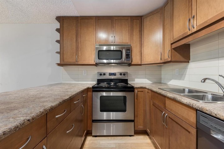 Photo 3 at 401 - 2920 Ash Street, Fairview VW, Vancouver West