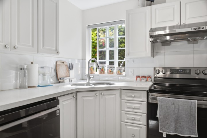 Photo 9 at 107 - 5788 Vine Street, Kerrisdale, Vancouver West