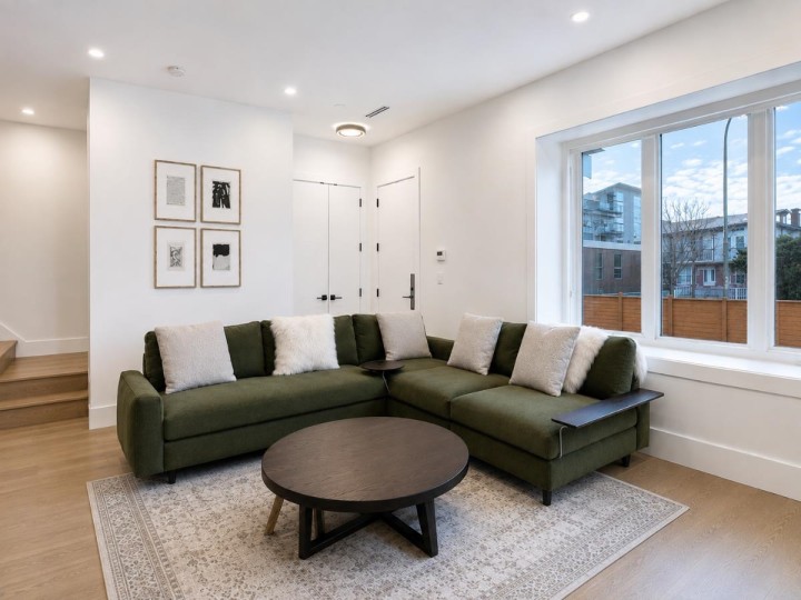Photo 5 at 1907 E 40th Avenue, Victoria VE, Vancouver East