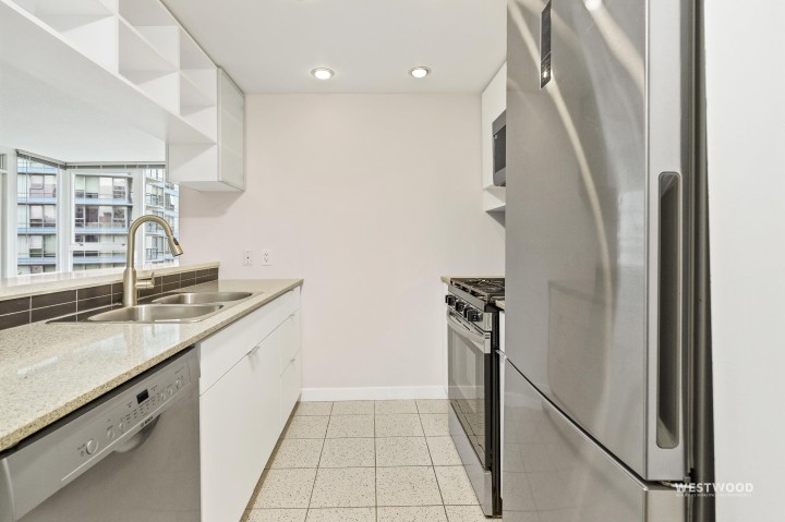 Photo 13 at 808 - 939 Expo Boulevard, Yaletown, Vancouver West