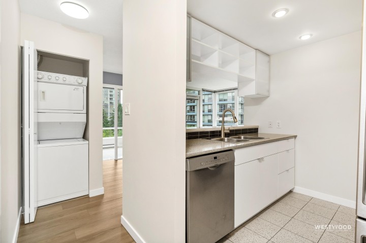 Photo 12 at 808 - 939 Expo Boulevard, Yaletown, Vancouver West