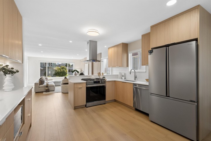 Photo 9 at 5019 Payne Street, Collingwood VE, Vancouver East