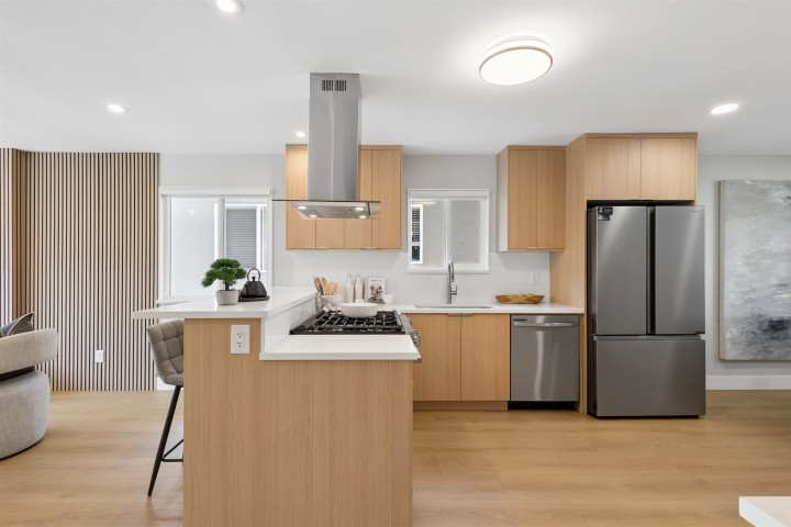 Photo 8 at 5019 Payne Street, Collingwood VE, Vancouver East