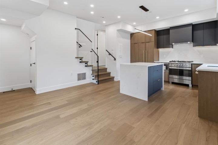 Photo 7 at 2 - 552 Kaslo Street, Renfrew VE, Vancouver East