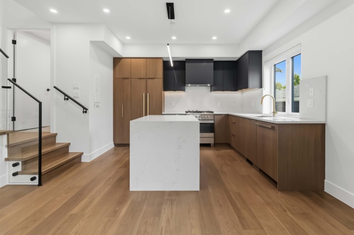 Photo 3 at 2 - 552 Kaslo Street, Renfrew VE, Vancouver East