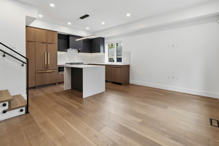 Photo 11 at 2 - 552 Kaslo Street, Renfrew VE, Vancouver East