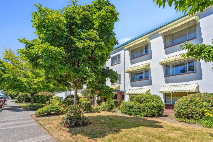 Photo 2 at 303 - 2469 Cornwall Avenue, Kitsilano, Vancouver West