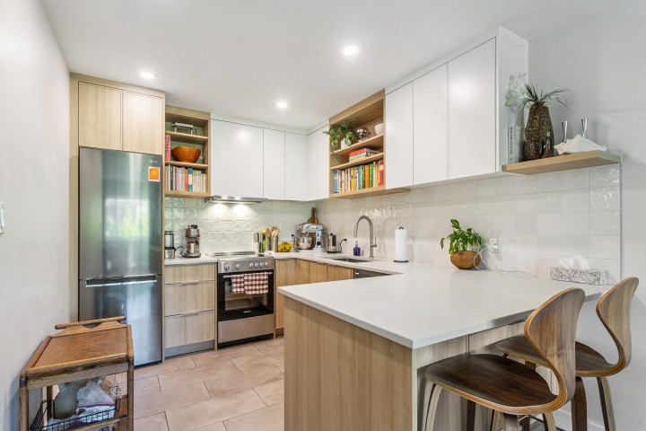 Photo 6 at 303 - 2469 Cornwall Avenue, Kitsilano, Vancouver West