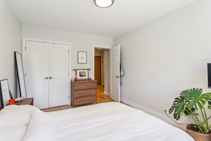 Photo 12 at 303 - 2469 Cornwall Avenue, Kitsilano, Vancouver West