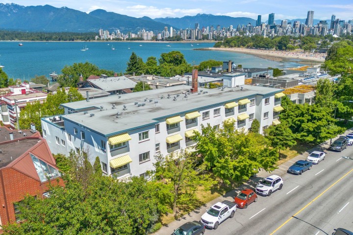 Photo 1 at 303 - 2469 Cornwall Avenue, Kitsilano, Vancouver West