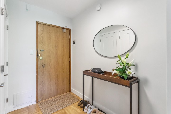 Photo 14 at 303 - 2469 Cornwall Avenue, Kitsilano, Vancouver West