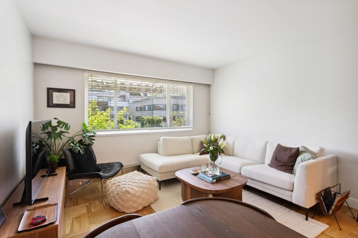 Photo 4 at 303 - 2469 Cornwall Avenue, Kitsilano, Vancouver West