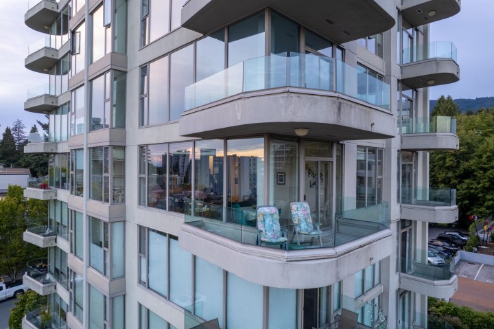 Photo 2 at 502 - 570 18th Street, Ambleside, West Vancouver
