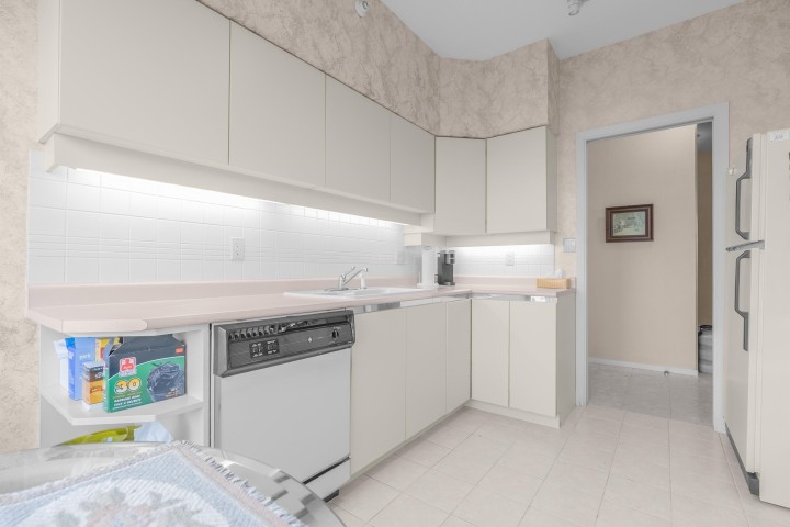 Photo 6 at 502 - 570 18th Street, Ambleside, West Vancouver