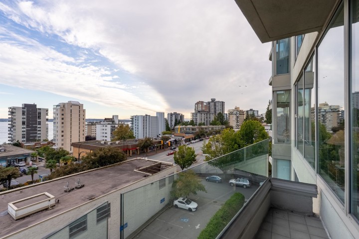 Photo 17 at 502 - 570 18th Street, Ambleside, West Vancouver
