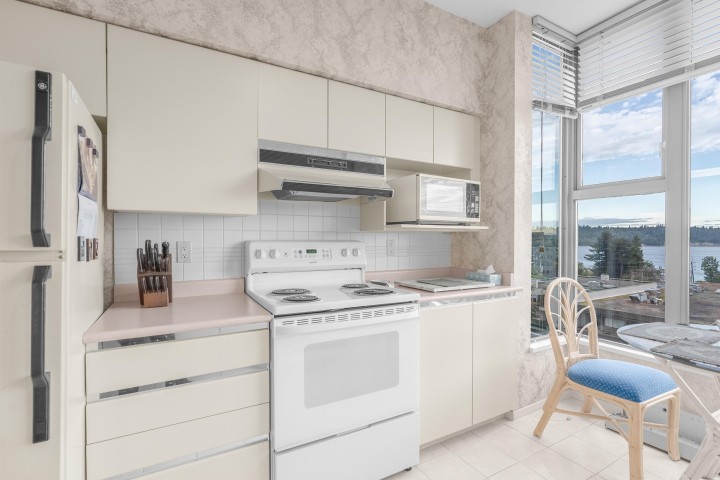 Photo 5 at 502 - 570 18th Street, Ambleside, West Vancouver