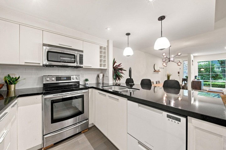 Photo 13 at 3062 Willow Street, Fairview VW, Vancouver West
