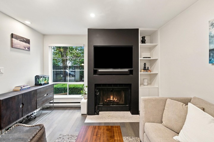 Photo 4 at 3062 Willow Street, Fairview VW, Vancouver West