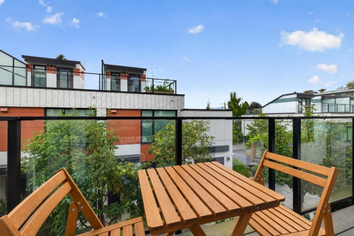 Photo 16 at 561 W 29th Avenue, Cambie, Vancouver West