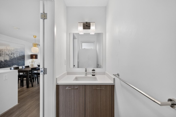 Photo 12 at 561 W 29th Avenue, Cambie, Vancouver West