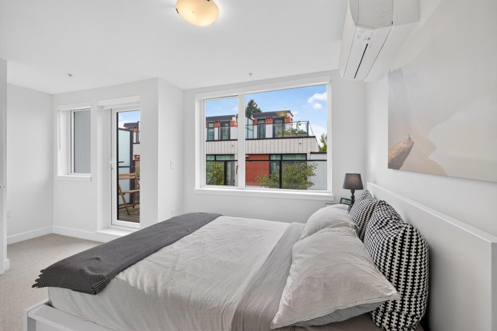 Photo 15 at 561 W 29th Avenue, Cambie, Vancouver West