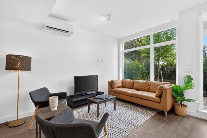 Photo 4 at 561 W 29th Avenue, Cambie, Vancouver West