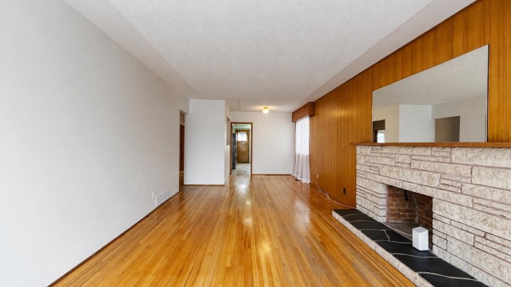 Photo 4 at 817 W 64th Avenue, Marpole, Vancouver West