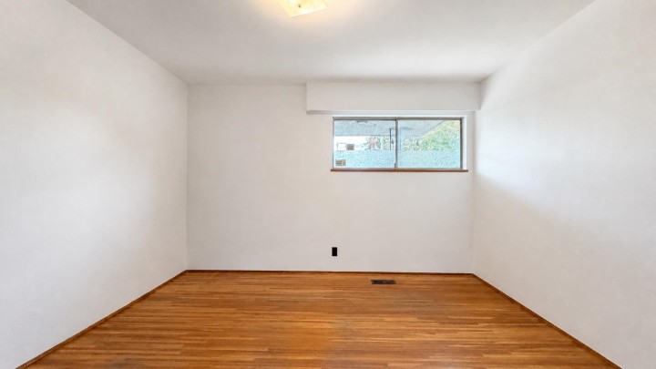 Photo 8 at 817 W 64th Avenue, Marpole, Vancouver West