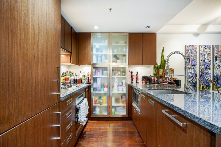 Photo 3 at 210 - 1055 Richards Street, Downtown VW, Vancouver West