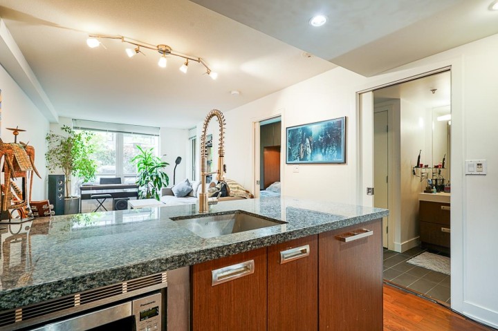 Photo 4 at 210 - 1055 Richards Street, Downtown VW, Vancouver West
