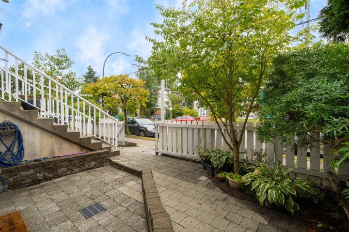 Photo 3 at 2537 Woodland Drive, Grandview Woodland, Vancouver East