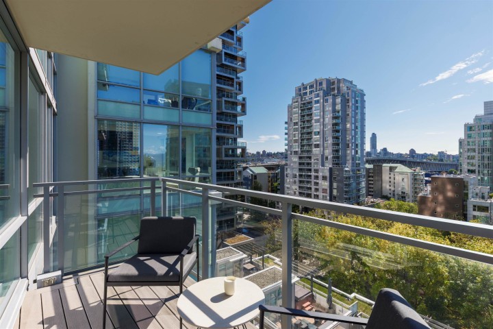 Photo 5 at 805 - 1455 Howe Street, Yaletown, Vancouver West