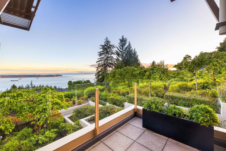 Photo 24 at 101 - 2535 Garden Court, Whitby Estates, West Vancouver