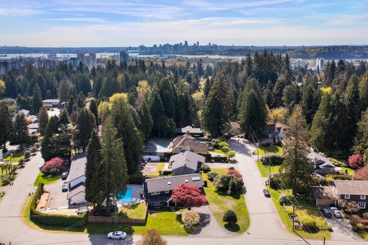 Photo 38 at 510 Newdale Place, Cedardale, West Vancouver