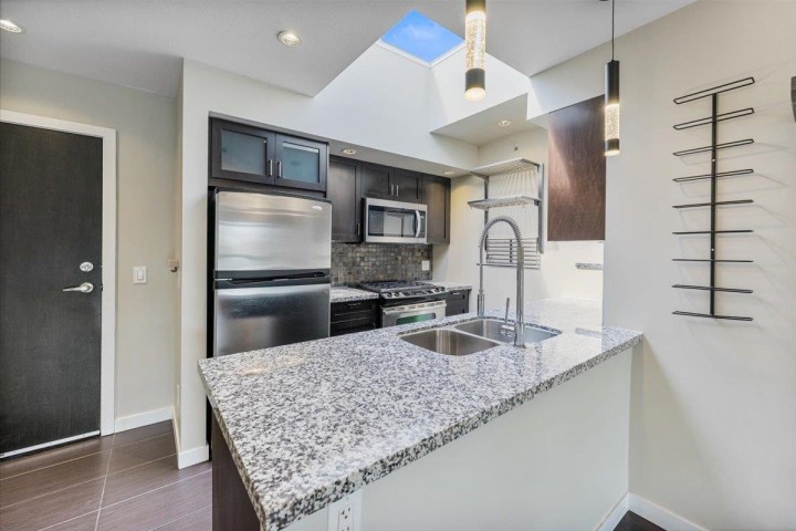 Photo 5 at 411 - 405 Skeena Street, Renfrew VE, Vancouver East
