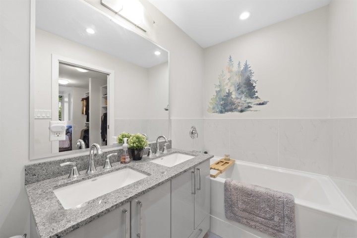 Photo 17 at 70 W 1st Avenue, False Creek, Vancouver West